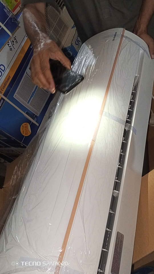 GREE SPLIT NEW AC DC INVERTER ENERGY SAVER IMPORTED T3 COMPRESSOR MADE IN THAILAND